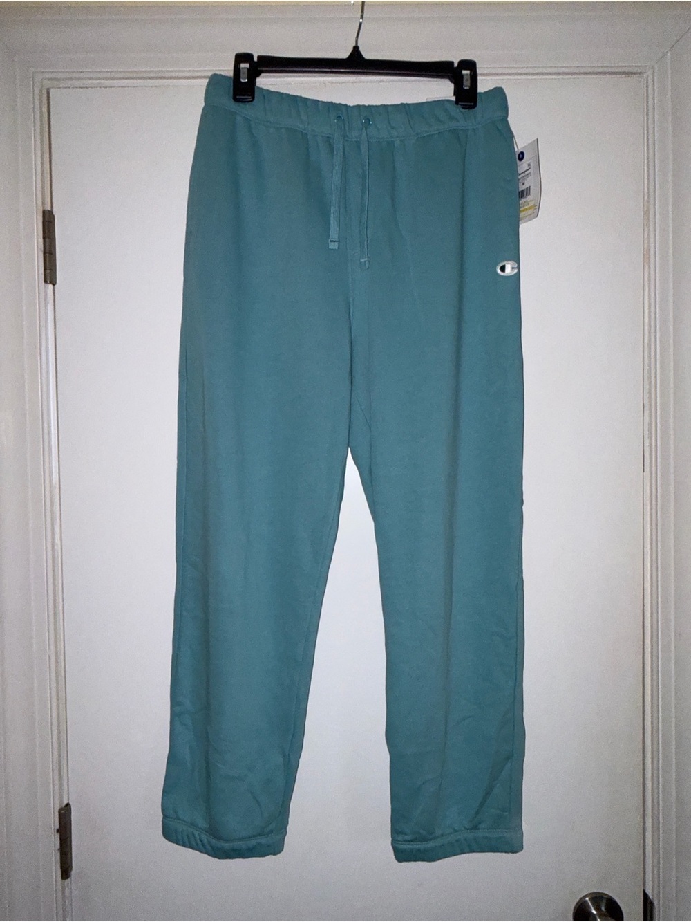Champion women’s game day cropped pant, slim sweats, sweatpants medium nwt